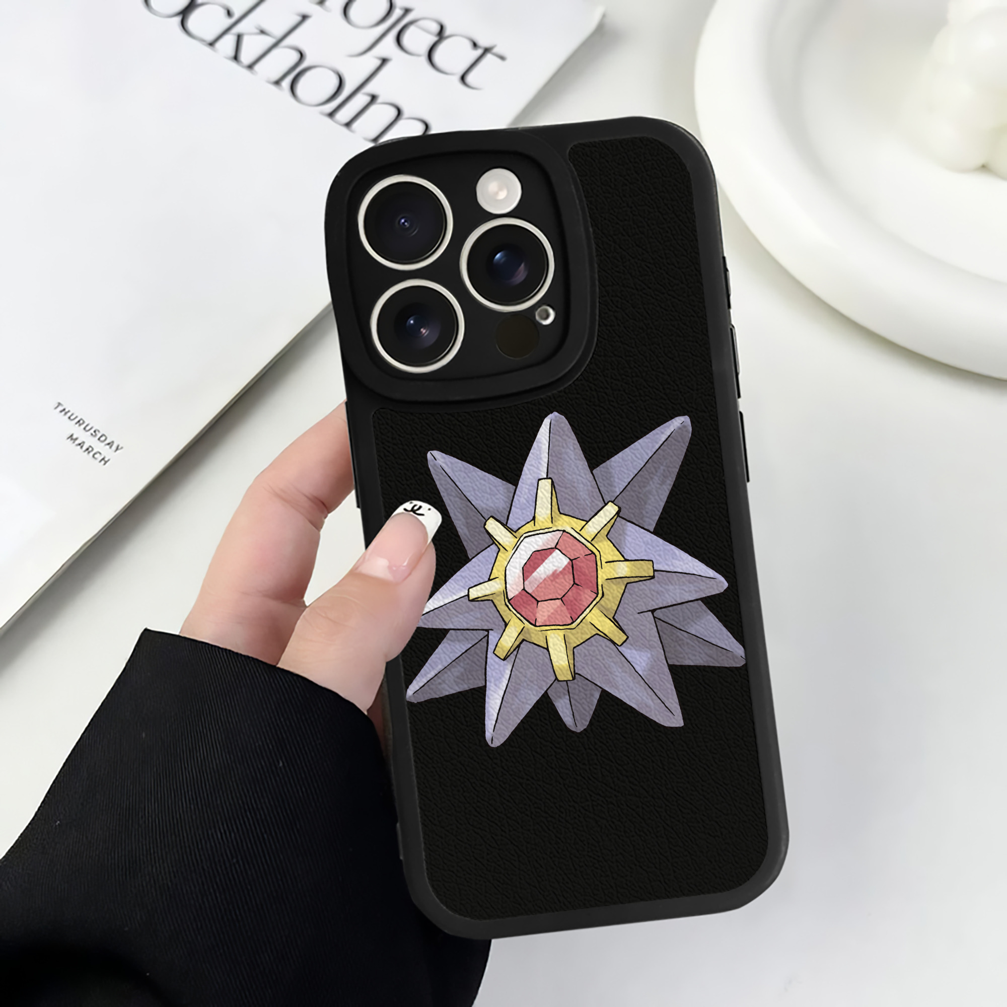 （画像用） ポケットモンスター Pokémon 【iPhone 16シリーズ対応】シリコンスマホケース（レザー調） 材質：シリコン